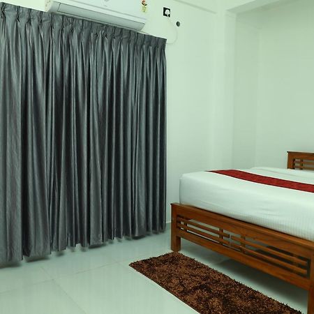 فندق Achoos Residency ثيروفالّا المظهر الخارجي الصورة