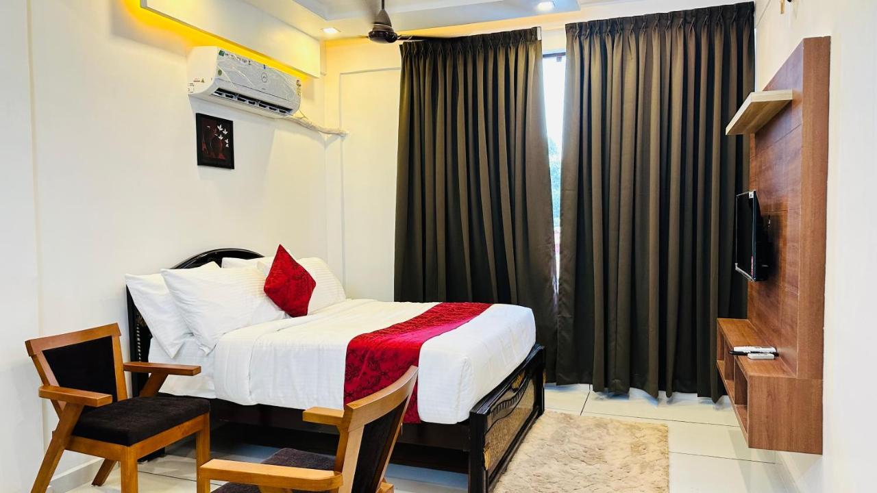 فندق Achoos Residency ثيروفالّا المظهر الخارجي الصورة
