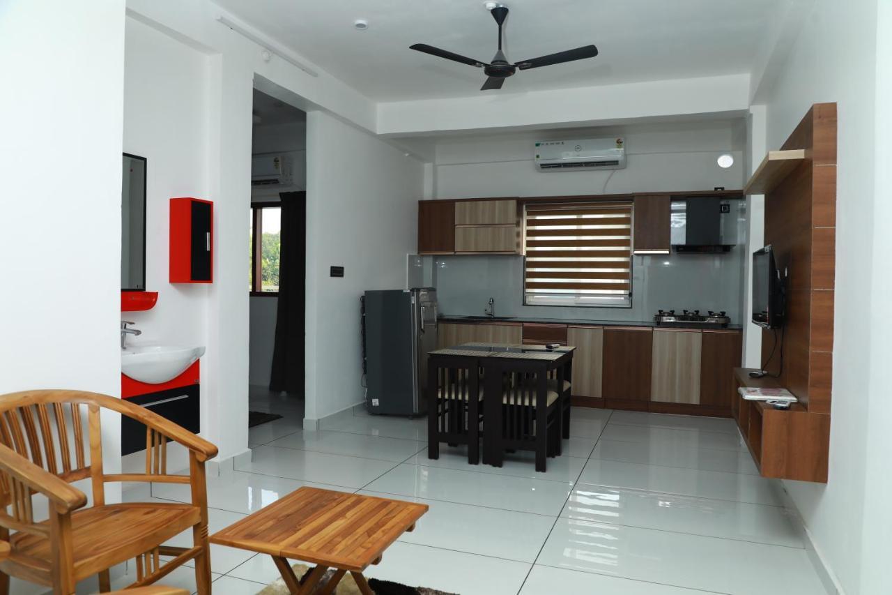فندق Achoos Residency ثيروفالّا المظهر الخارجي الصورة