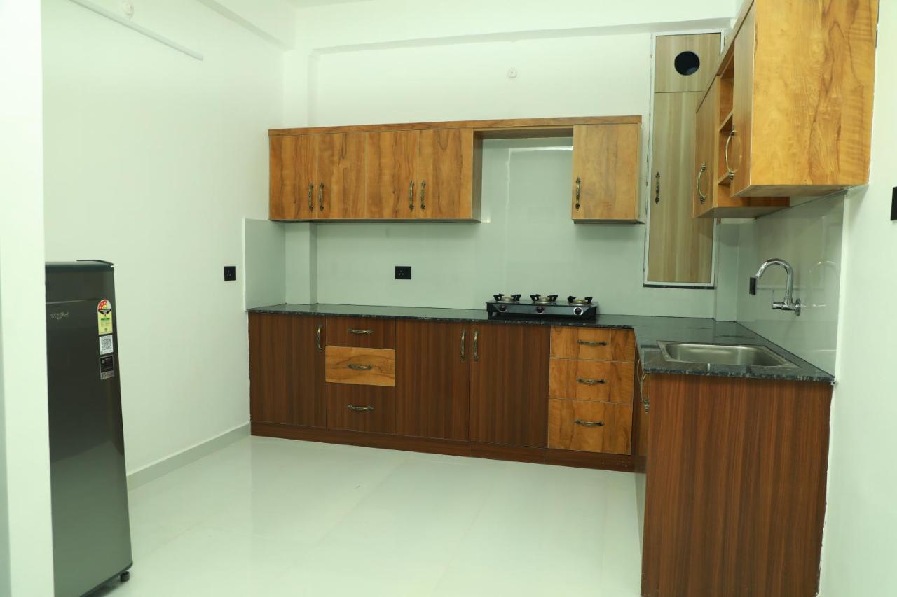 فندق Achoos Residency ثيروفالّا المظهر الخارجي الصورة